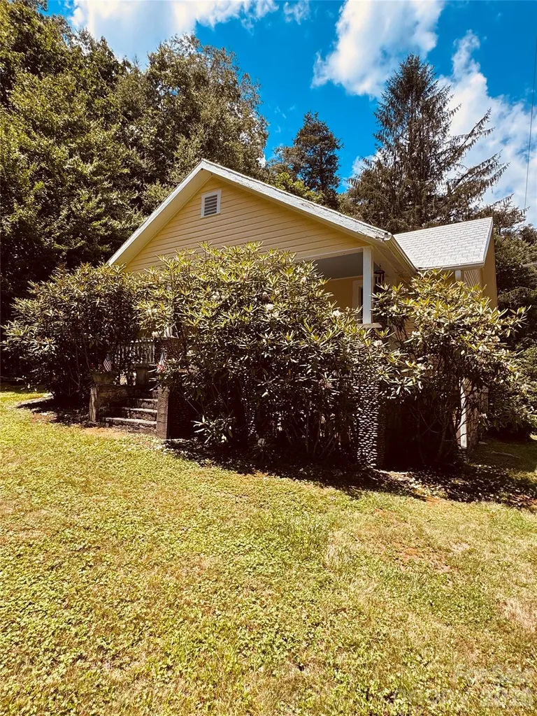 6835 Nc 183 Highway Newland NC 28657