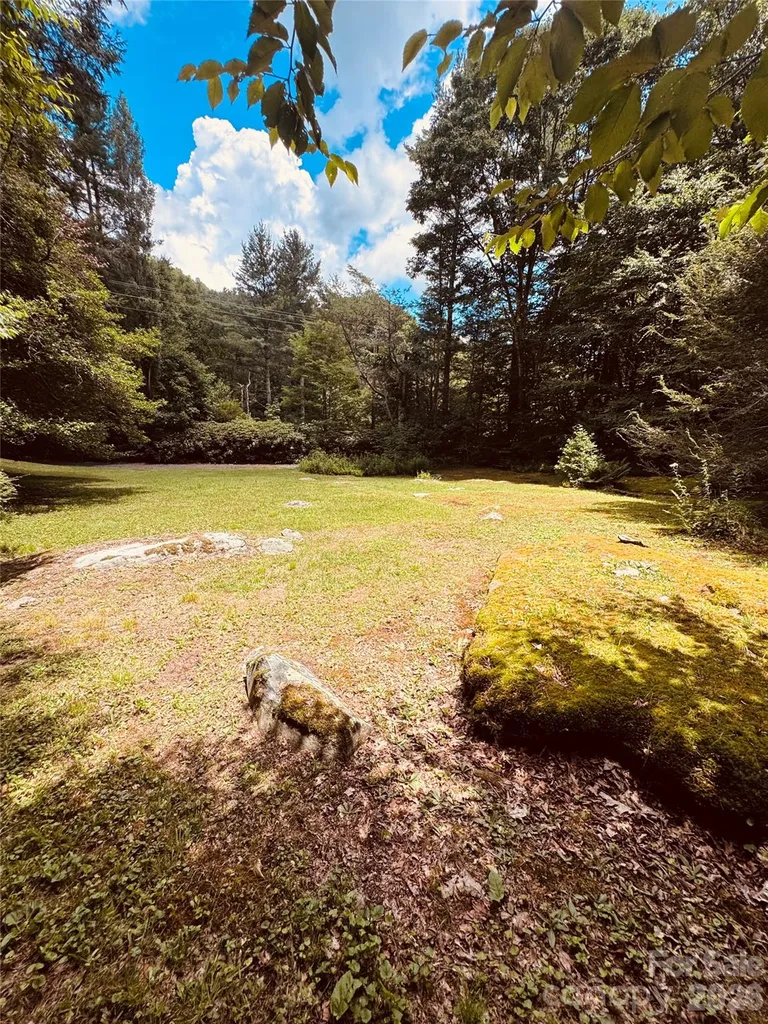 6835 Nc 183 Highway Newland NC 28657
