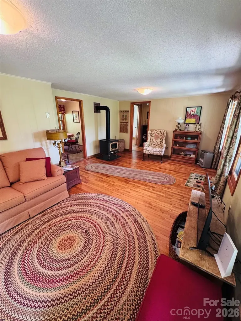 6835 Nc 183 Highway Newland NC 28657