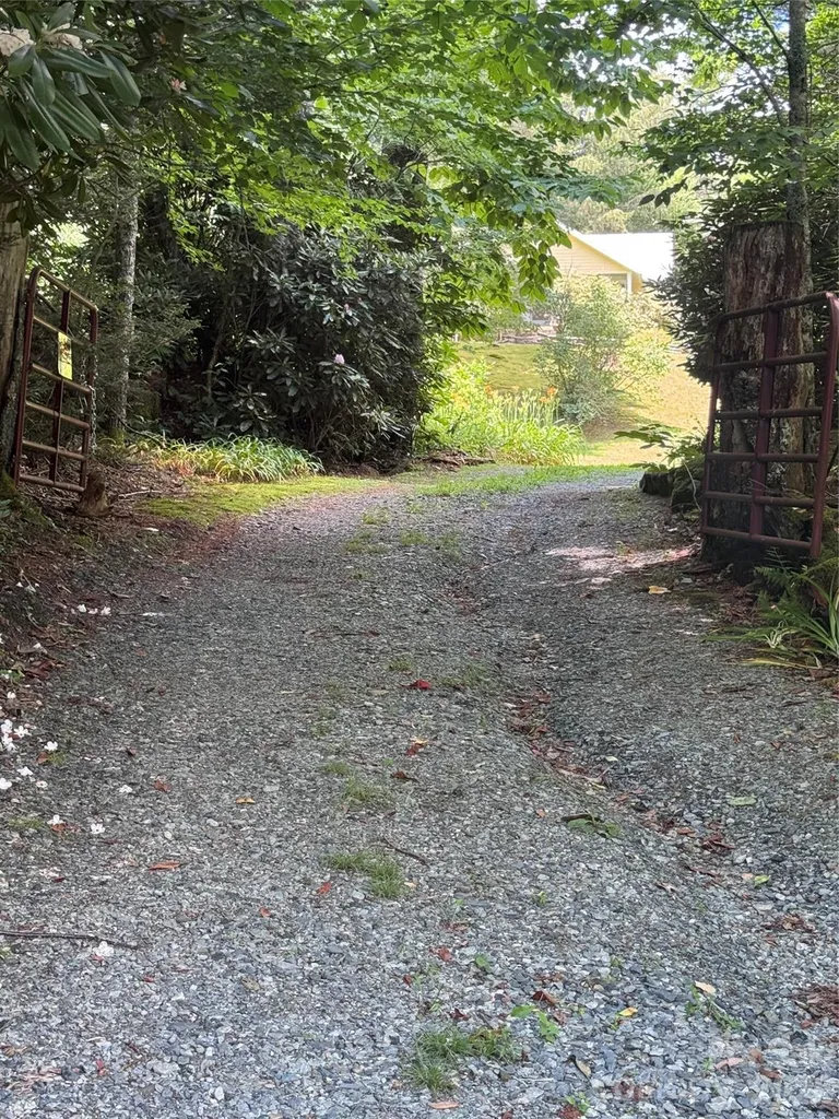 6835 Nc 183 Highway Newland NC 28657