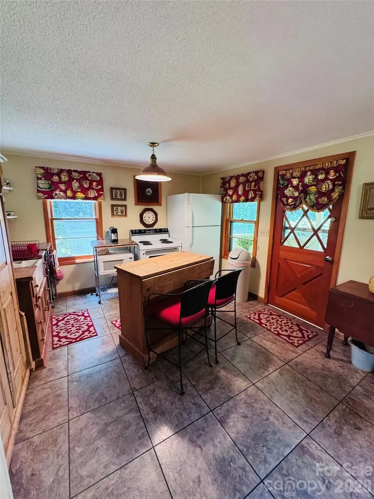 6835 Nc 183 Highway Newland NC 28657