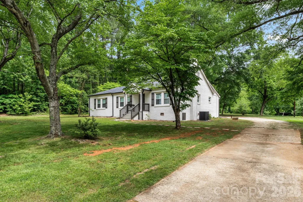 2376 S Us 321 Highway Newton NC 28658