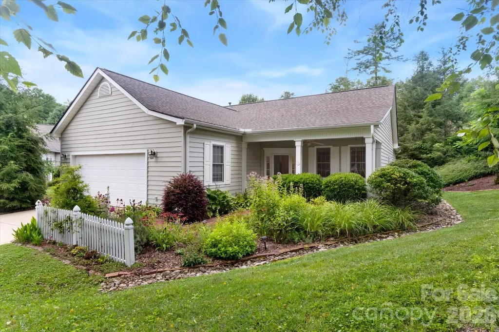Brevard NC, 36 Sheffield Place