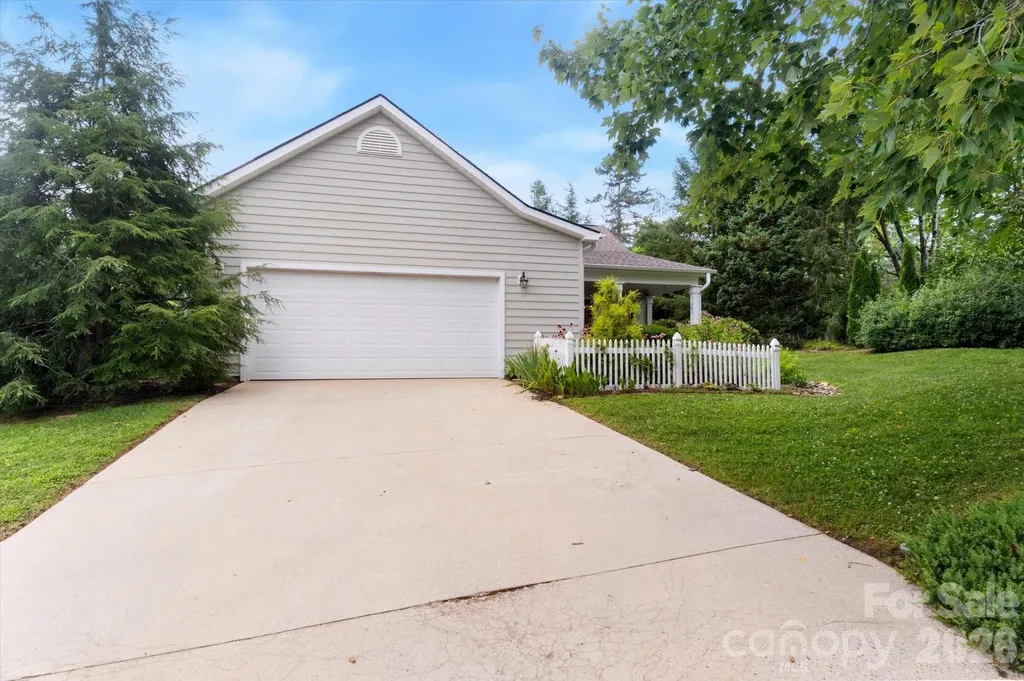 36 Sheffield Place Brevard NC 28712