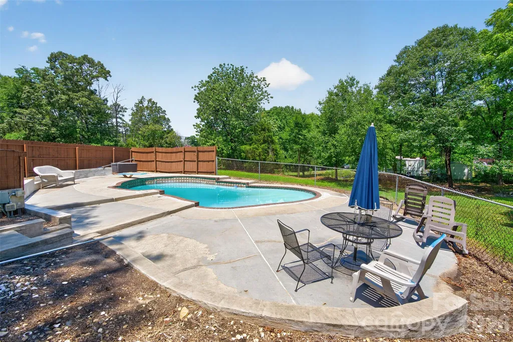 7040 Pear Tree Road Charlotte NC 28216