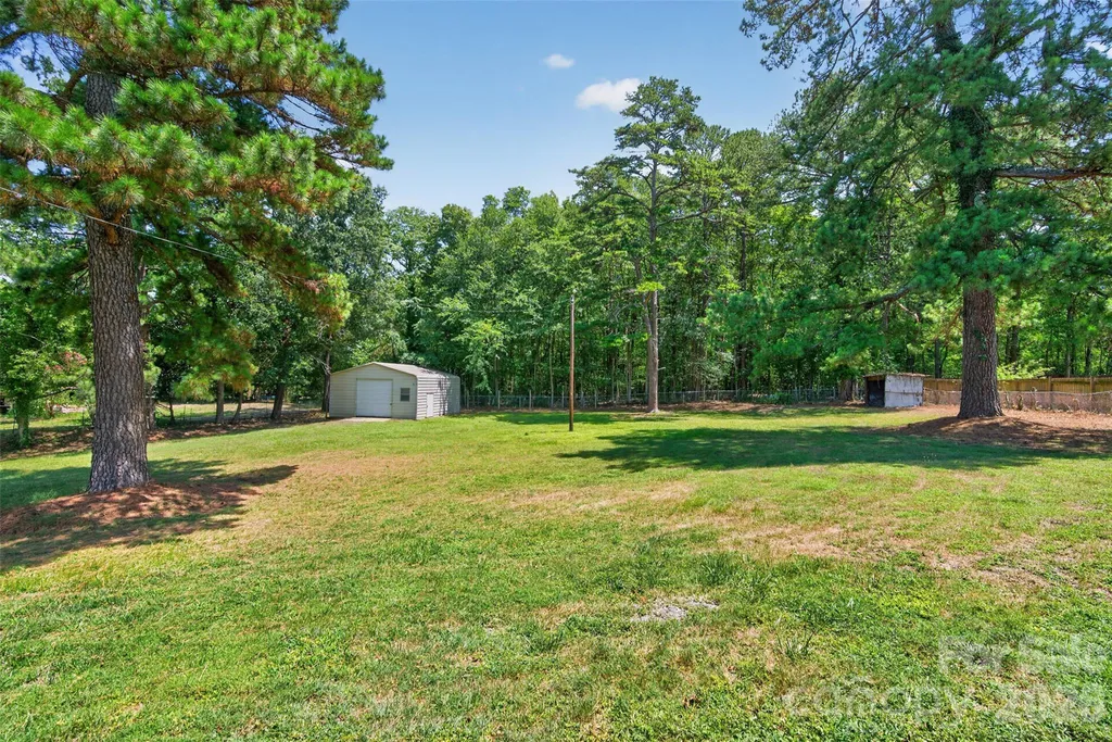 7040 Pear Tree Road Charlotte NC 28216