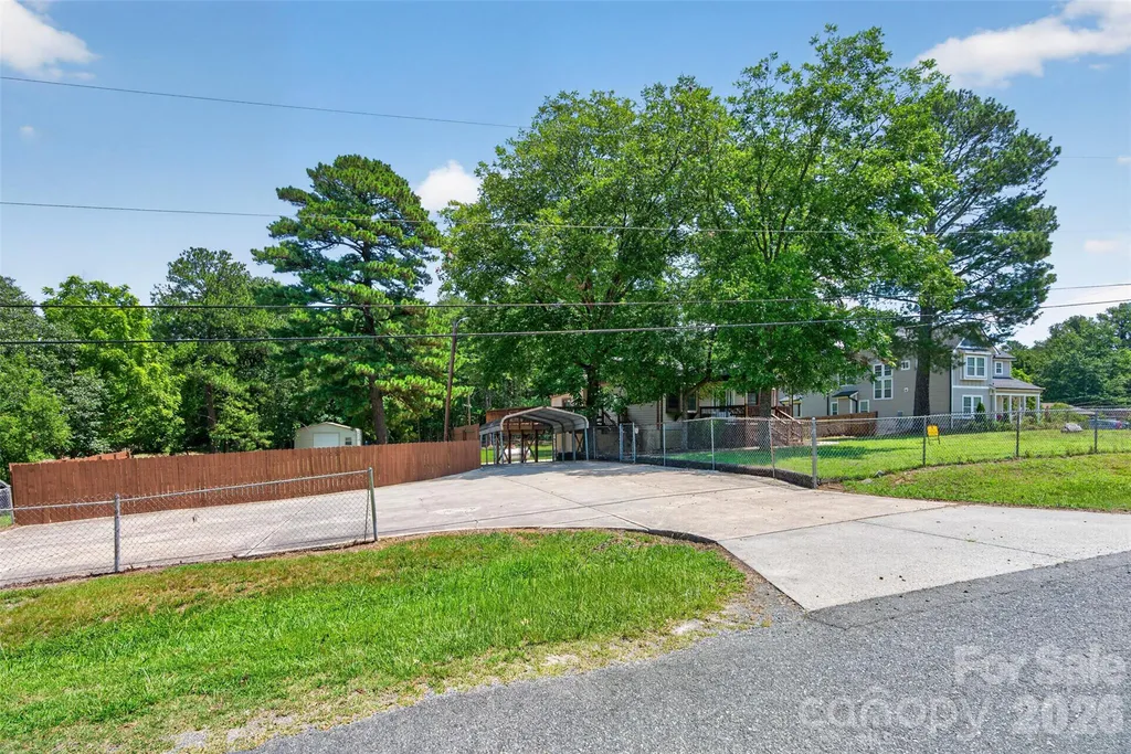 7040 Pear Tree Road Charlotte NC 28216
