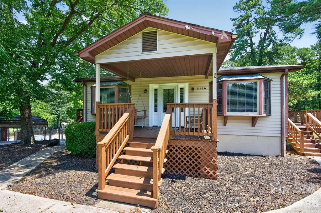 7040 Pear Tree Road Charlotte NC 28216