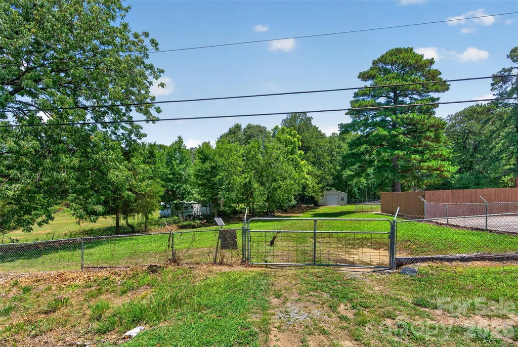 7040 Pear Tree Road Charlotte NC 28216