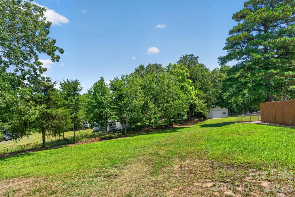 7040 Pear Tree Road Charlotte NC 28216