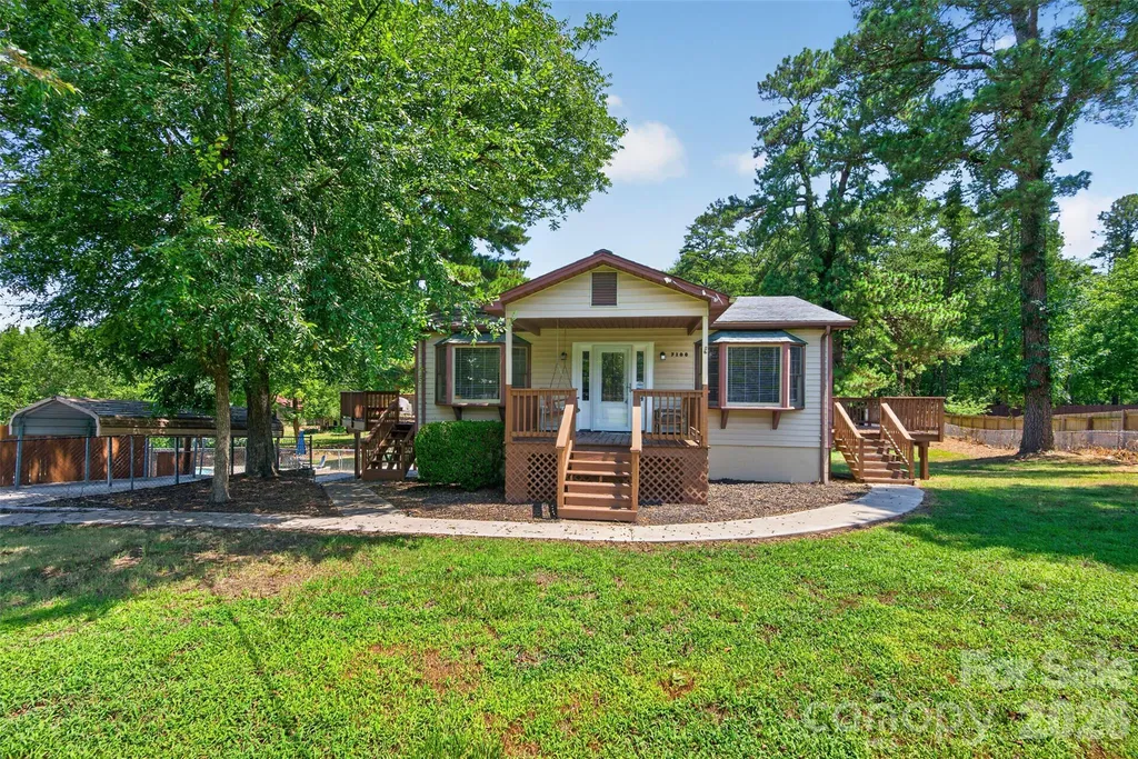 7040 Pear Tree Road Charlotte NC 28216