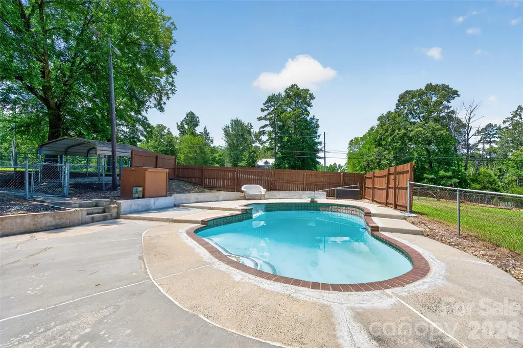 7040 Pear Tree Road Charlotte NC 28216