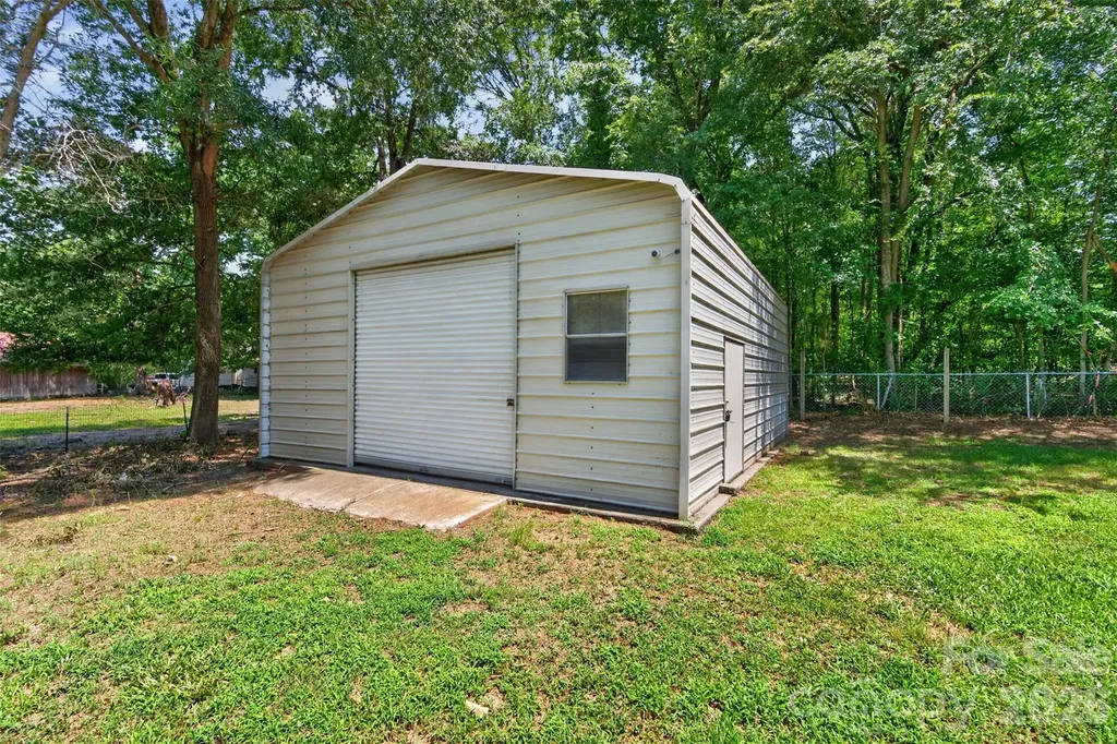 7040 Pear Tree Road Charlotte NC 28216