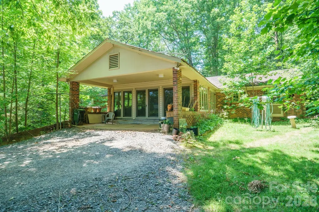 1729 Brentwood Drive Newton NC 28658