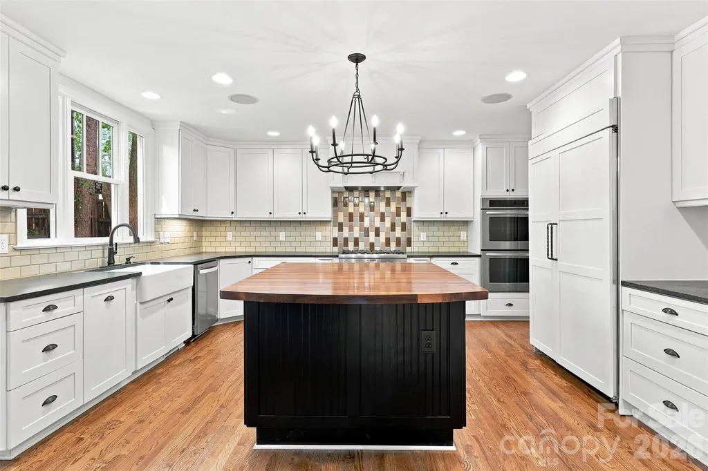 4467 Woodlark Lane Charlotte NC 28211