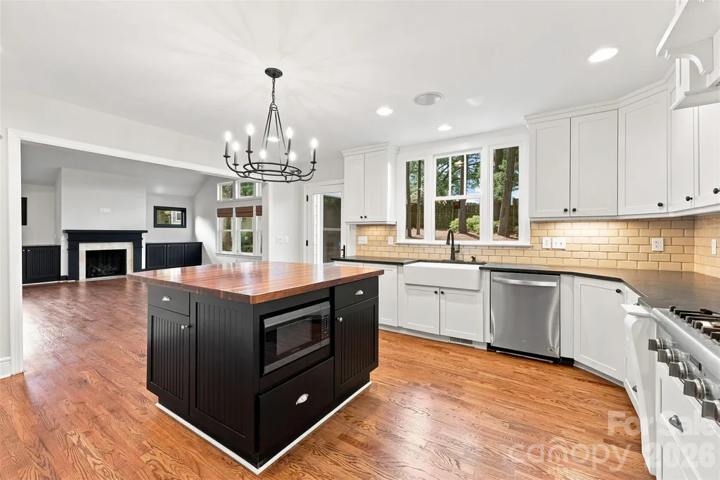 4467 Woodlark Lane Charlotte NC 28211