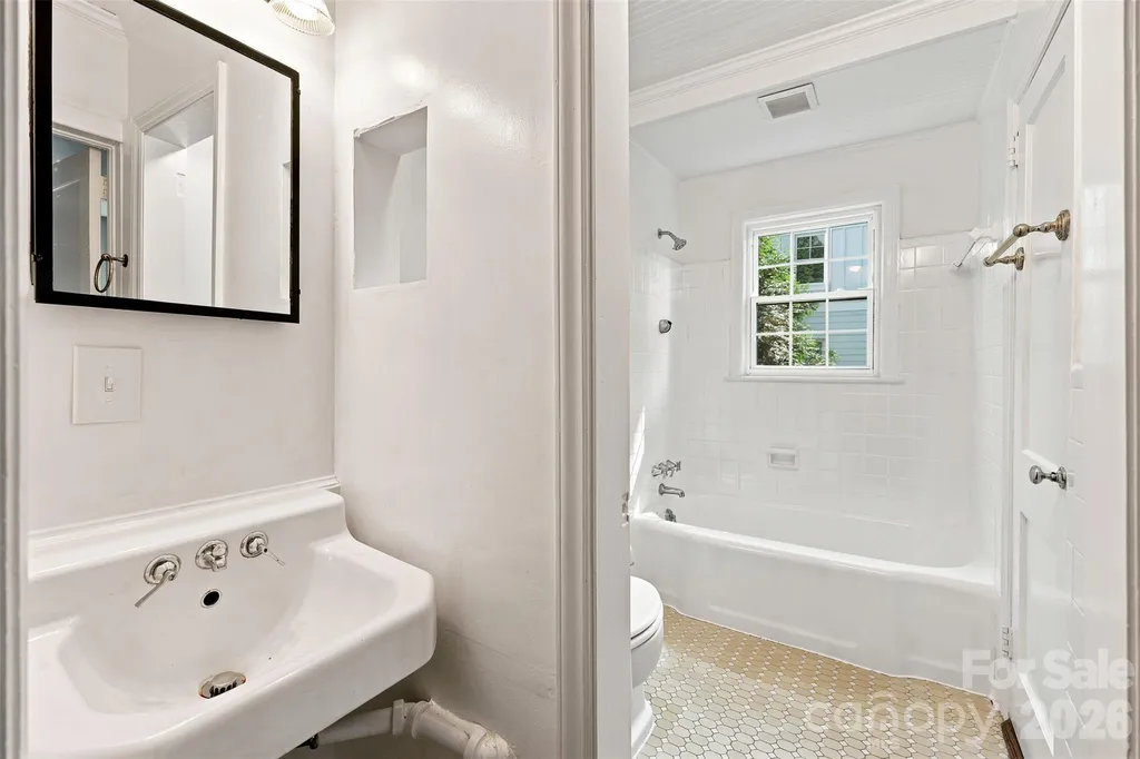 4467 Woodlark Lane Charlotte NC 28211