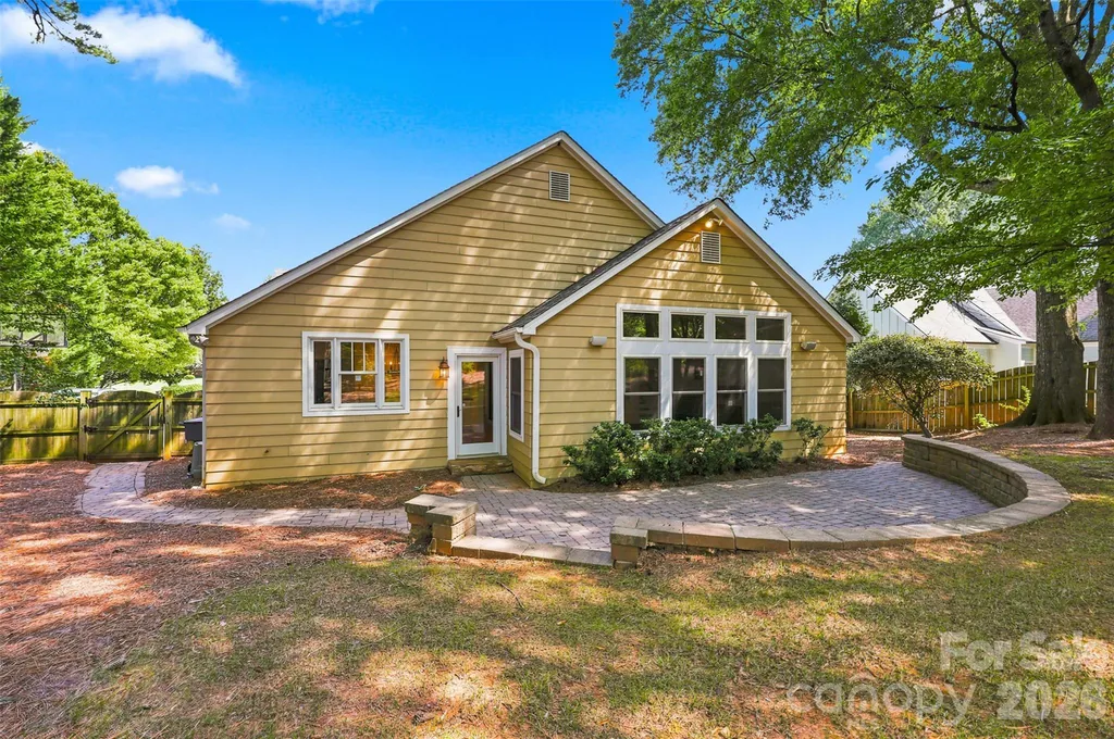 4467 Woodlark Lane Charlotte NC 28211