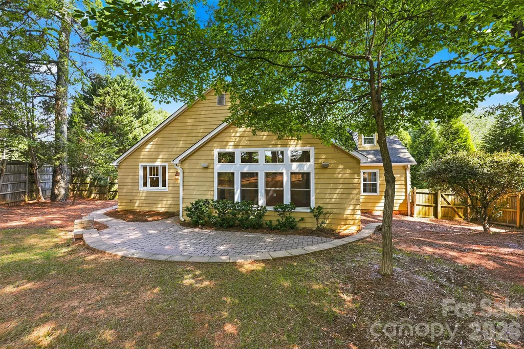 4467 Woodlark Lane Charlotte NC 28211