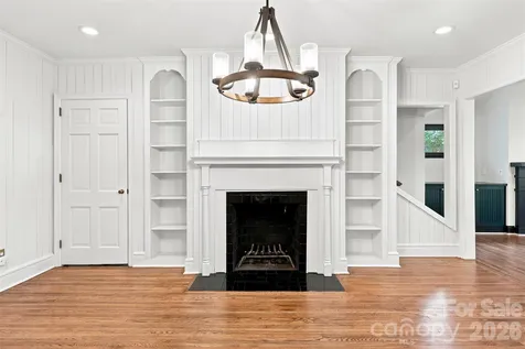 4467 Woodlark Lane Charlotte NC 28211