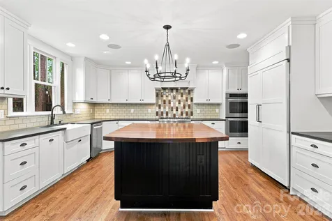 4467 Woodlark Lane Charlotte NC 28211