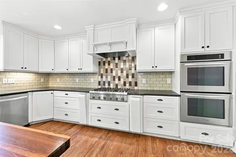 4467 Woodlark Lane Charlotte NC 28211