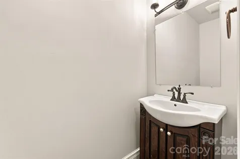 4467 Woodlark Lane Charlotte NC 28211