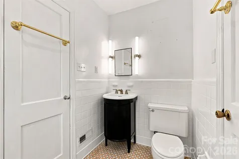 4467 Woodlark Lane Charlotte NC 28211
