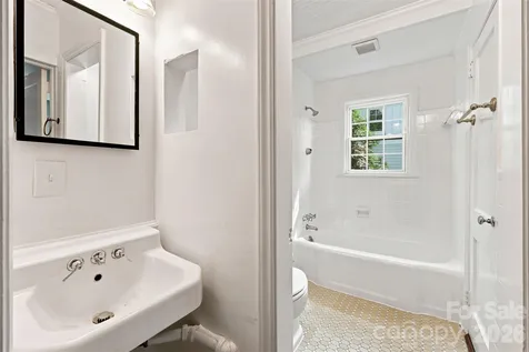 4467 Woodlark Lane Charlotte NC 28211