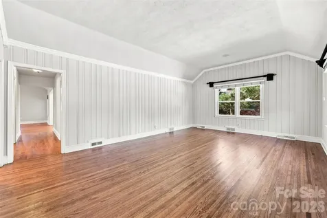 4467 Woodlark Lane Charlotte NC 28211