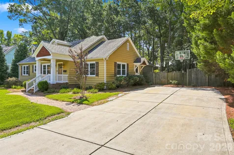 4467 Woodlark Lane Charlotte NC 28211