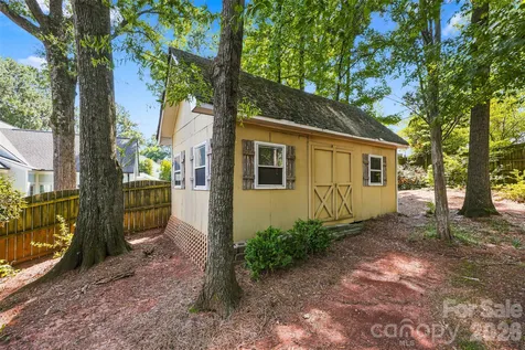 4467 Woodlark Lane Charlotte NC 28211