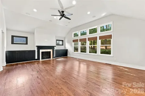 4467 Woodlark Lane Charlotte NC 28211