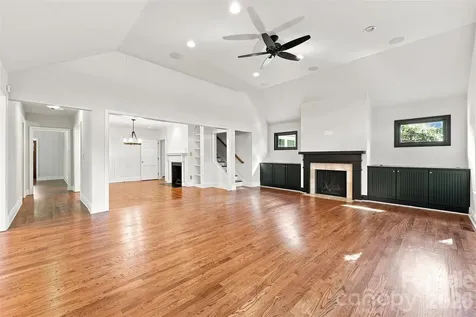 4467 Woodlark Lane Charlotte NC 28211