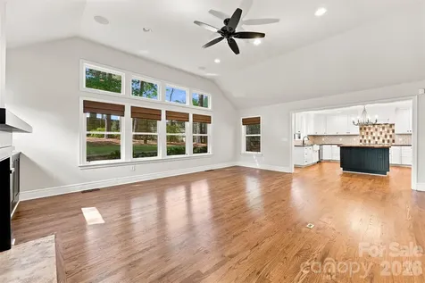 4467 Woodlark Lane Charlotte NC 28211