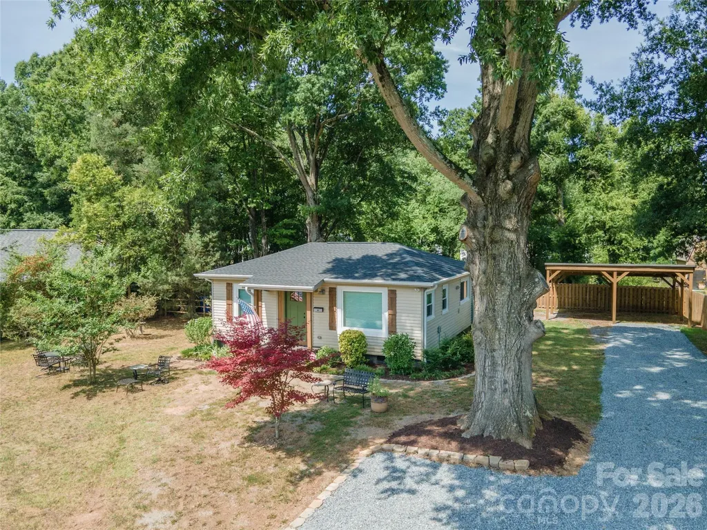 1105 Young Street Mooresville NC 28115