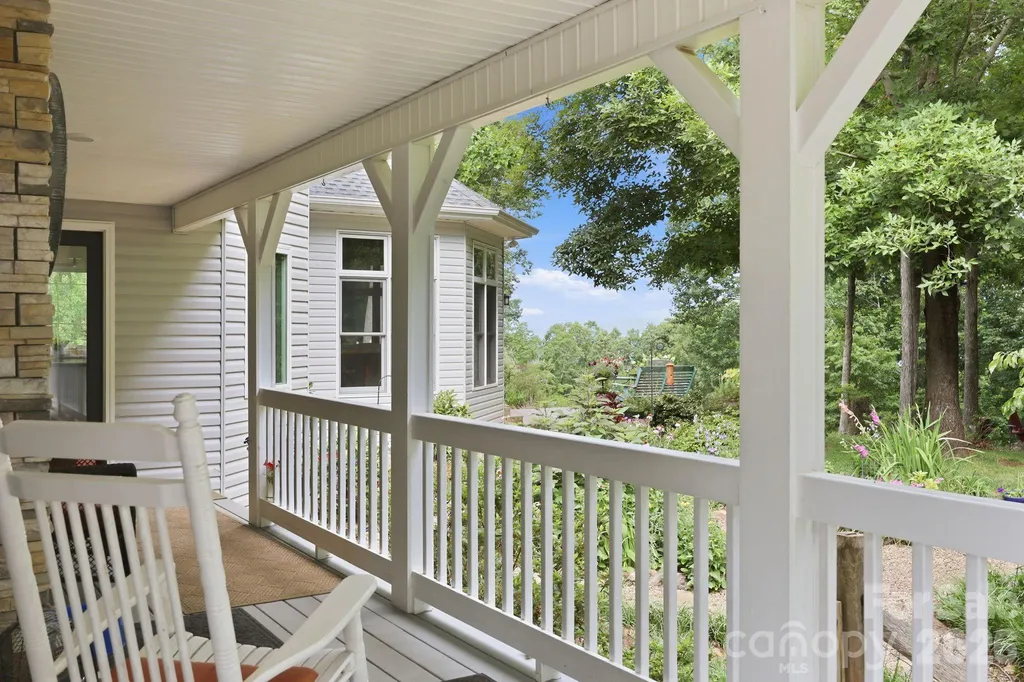 241 Alta Vista Drive Candler NC 28715