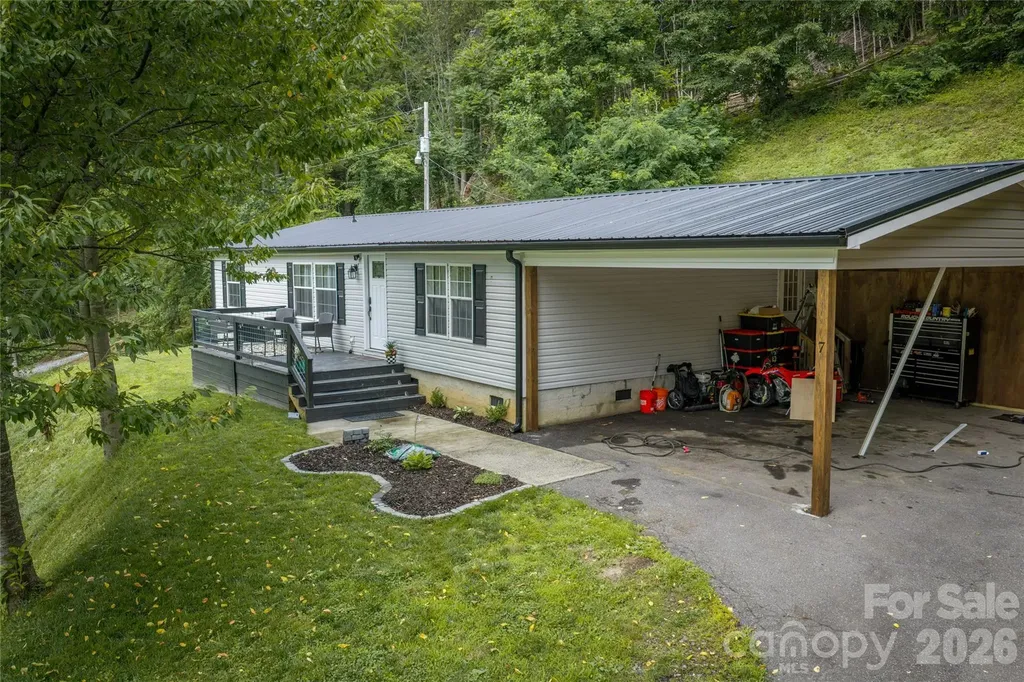 7 Wid Smith Road Burnsville NC 28714