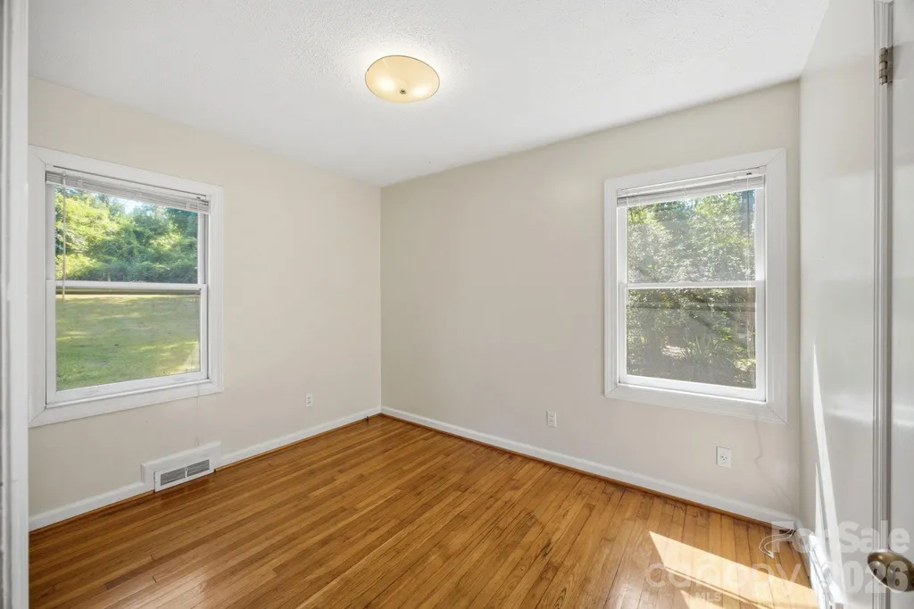 3129 Iredell Drive Charlotte NC 28269