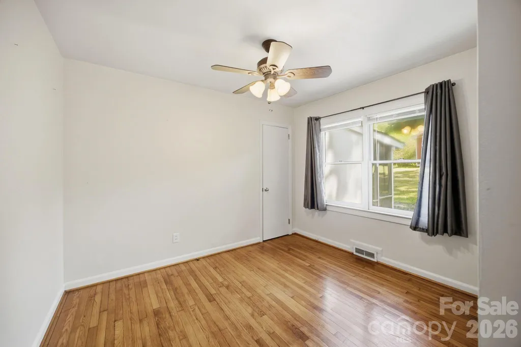 3129 Iredell Drive Charlotte NC 28269