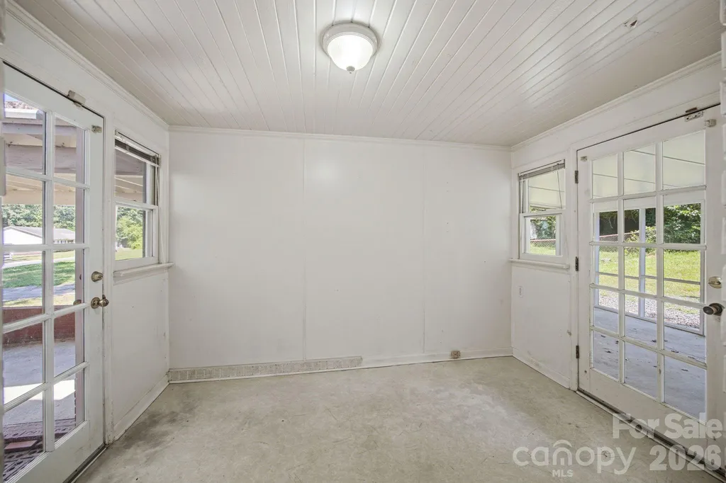 3129 Iredell Drive Charlotte NC 28269