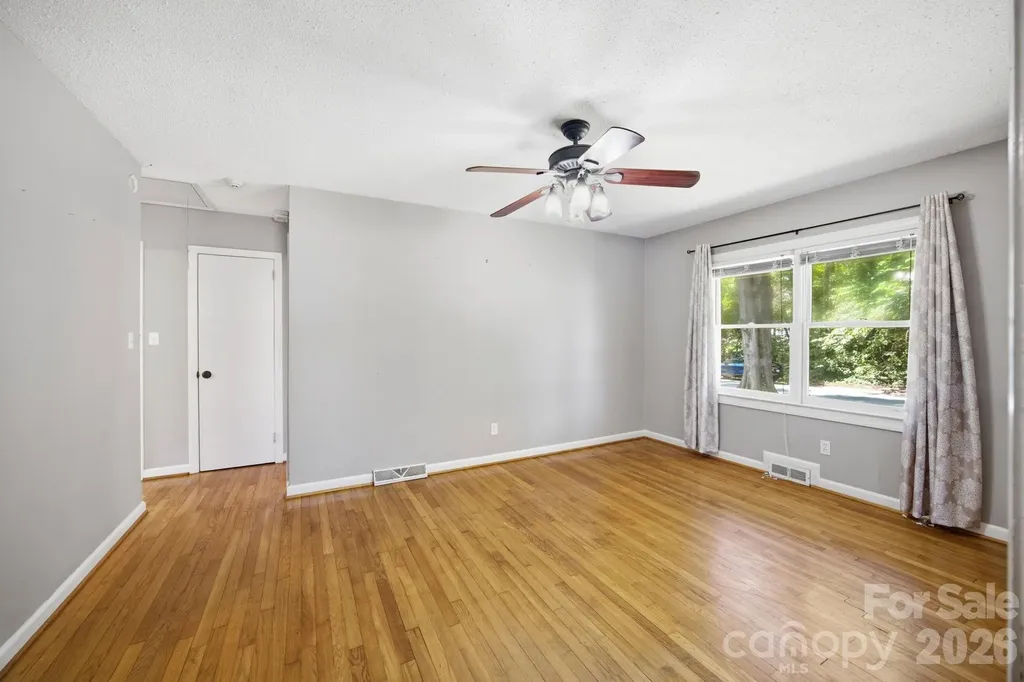 3129 Iredell Drive Charlotte NC 28269