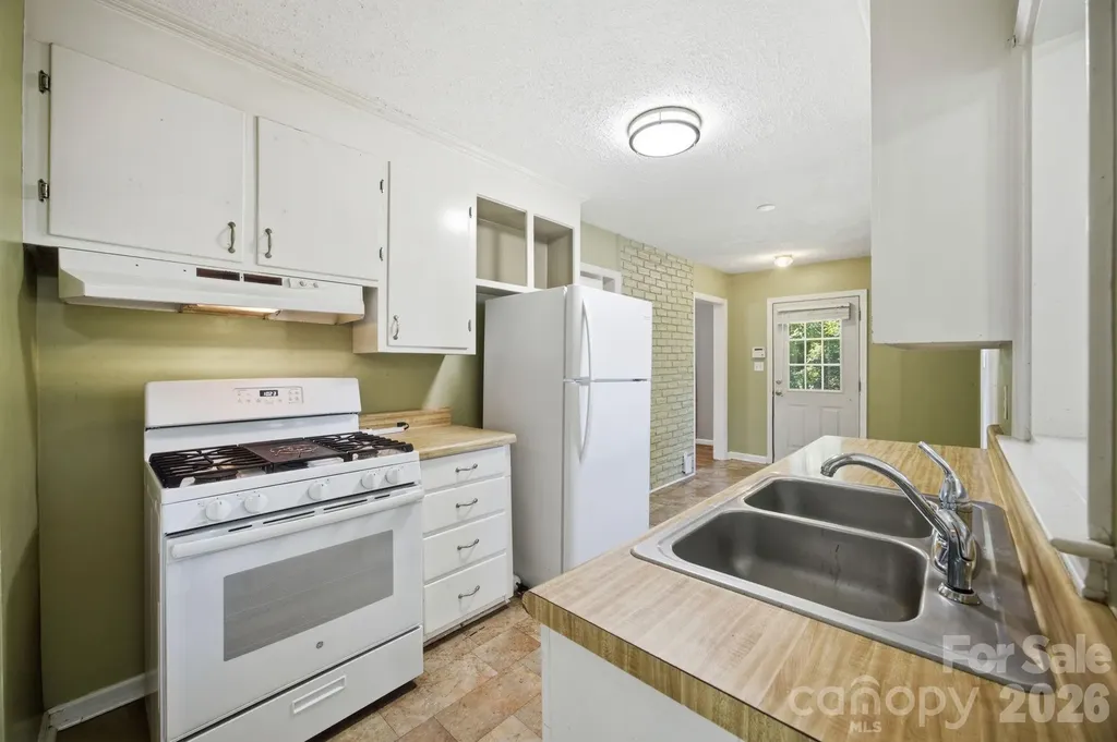 3129 Iredell Drive Charlotte NC 28269