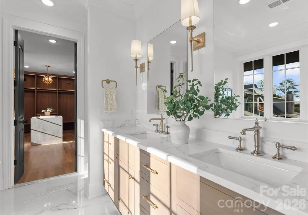 154 N Canterbury Road Charlotte NC 28211