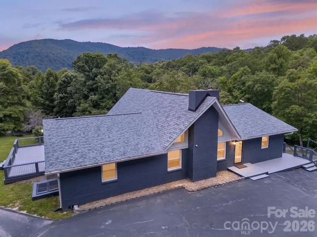 97 Whippoorwill Lane Fairview NC 28730