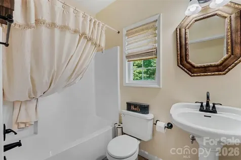 4858 Elmhurst Drive NE Hickory NC 28601