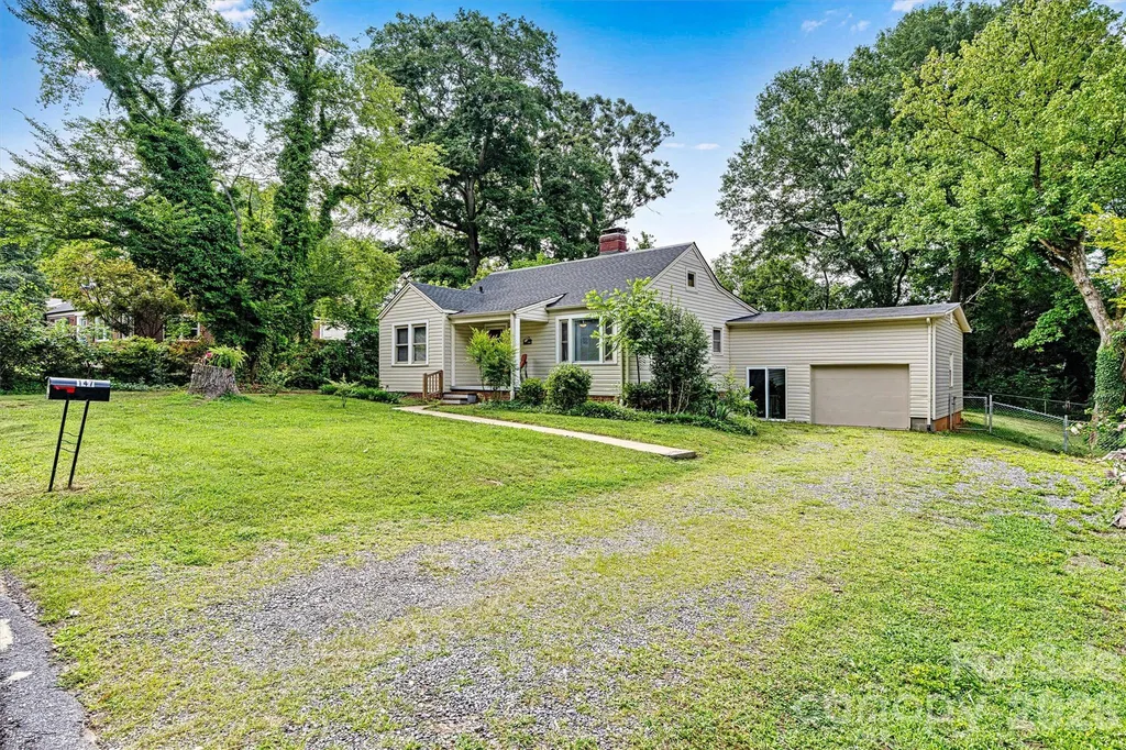 147 13th Avenue NW Hickory NC 28601