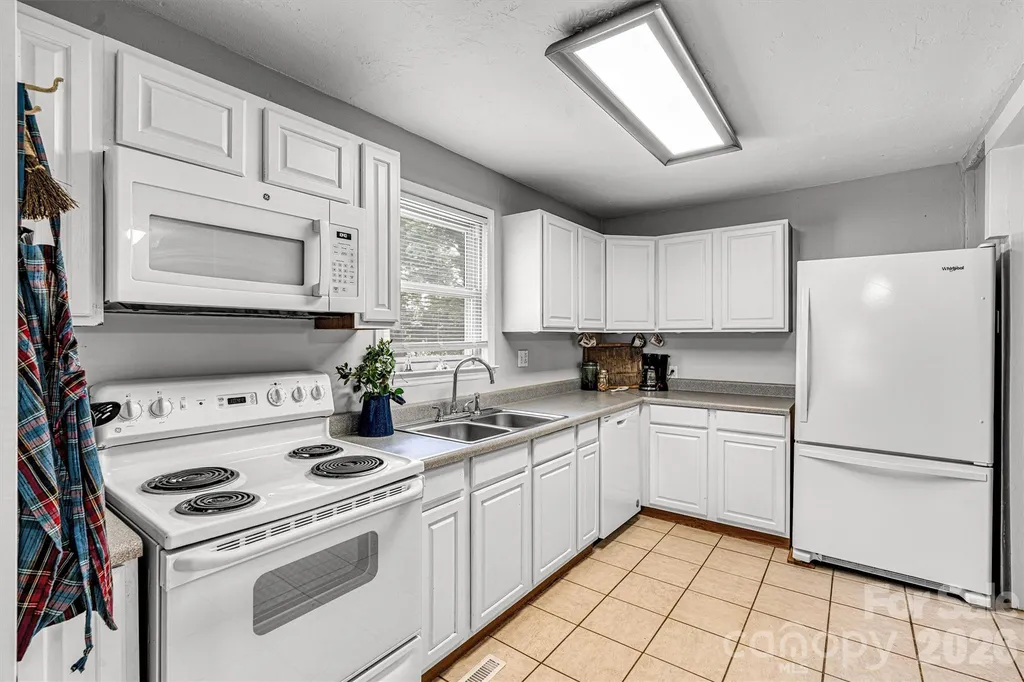 147 13th Avenue NW Hickory NC 28601
