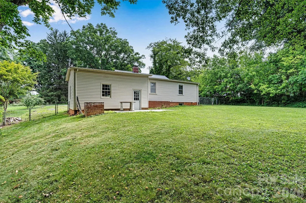 147 13th Avenue NW Hickory NC 28601