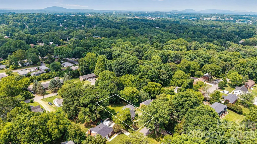 147 13th Avenue NW Hickory NC 28601